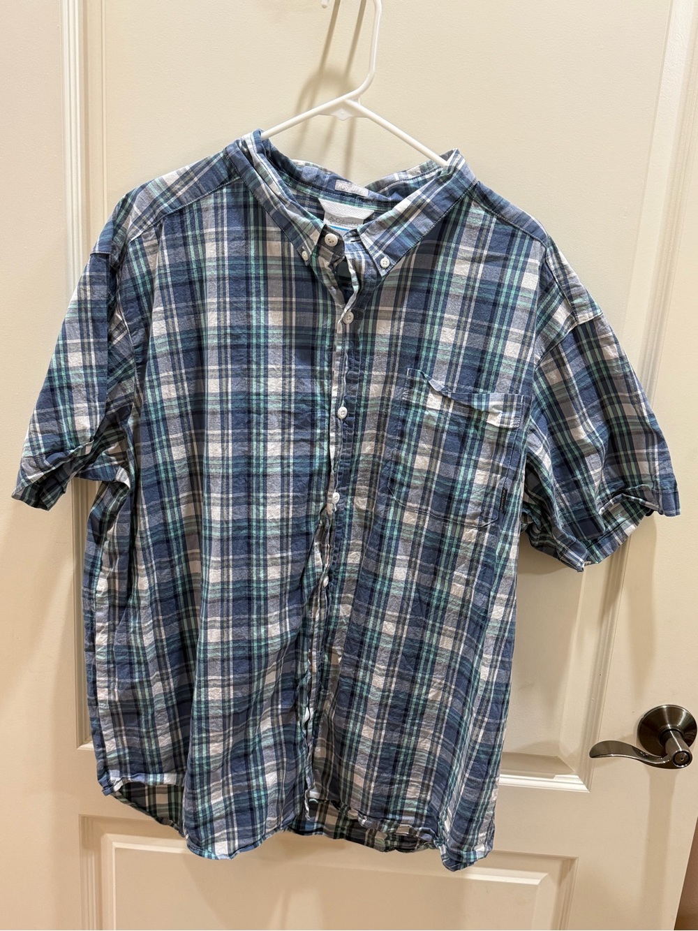 Columbia XXL Men's Blue and White Plaid Short-Sleeve Button-Down Shirt